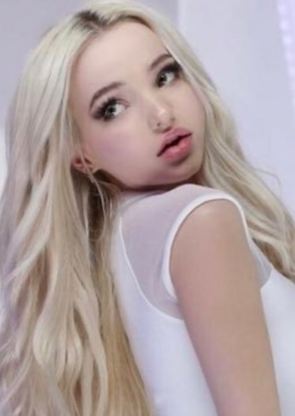Dove Cameron photo