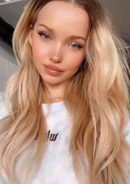 Dove Cameron photo