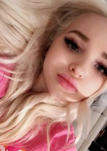 Dove Cameron photo