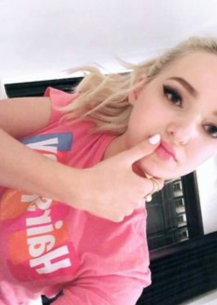 Dove Cameron photo