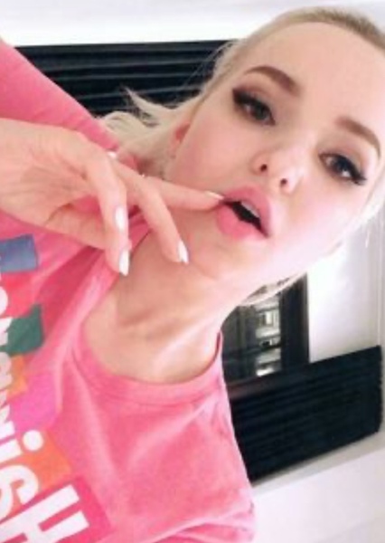 Dove Cameron photo