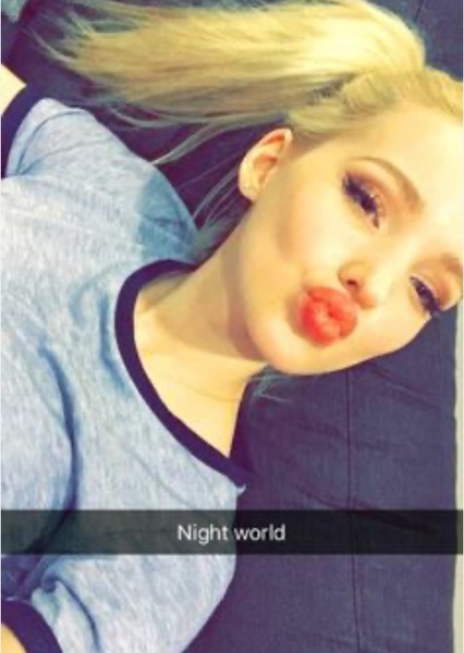 Dove Cameron photo