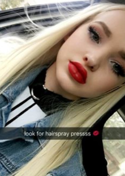 Dove Cameron photo