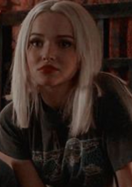 Dove Cameron photo