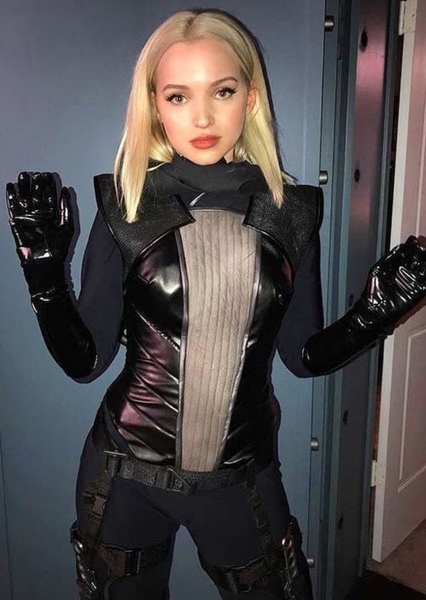Dove Cameron photo