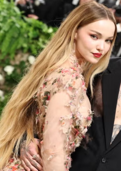 Dove Cameron photo