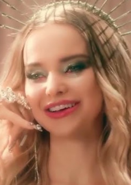 Dove Cameron photo