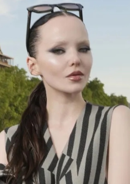 Dove Cameron photo