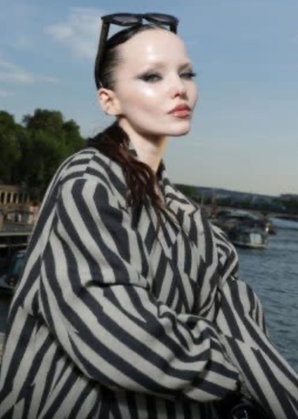 Dove Cameron photo