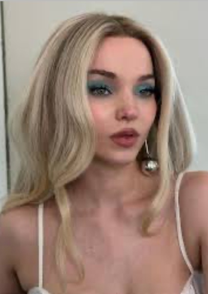 Dove Cameron photo