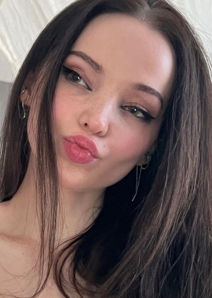 Dove Cameron photo