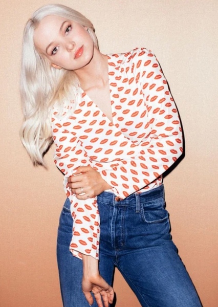 Dove Cameron photo