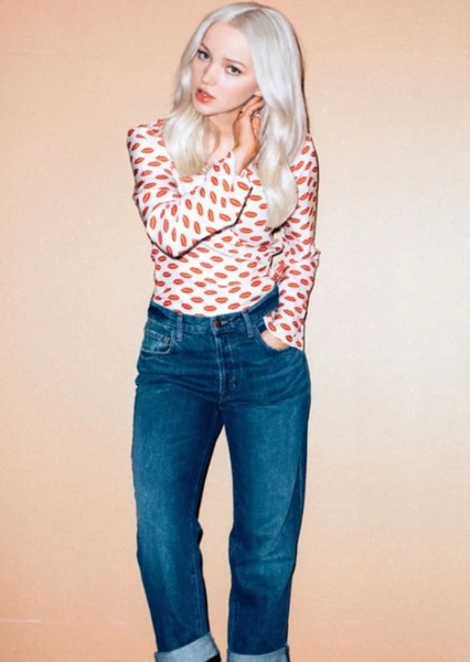 Dove Cameron photo