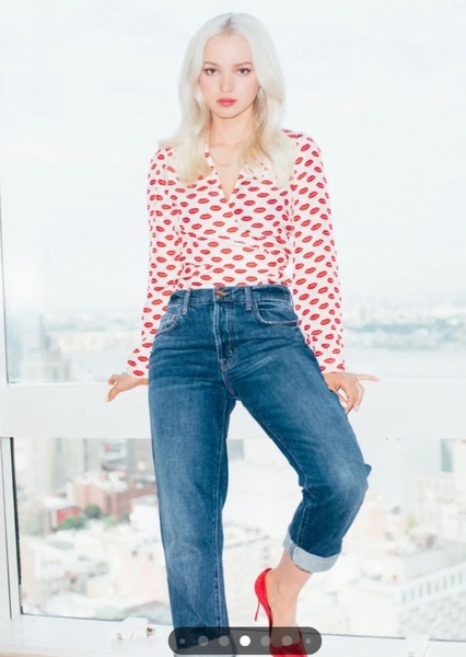 Dove Cameron photo