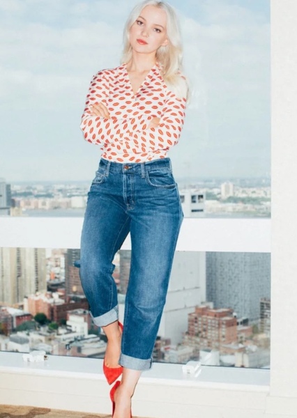 Dove Cameron photo