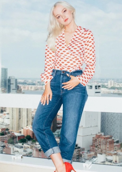 Dove Cameron photo