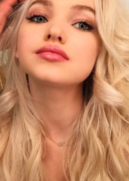 Dove Cameron photo