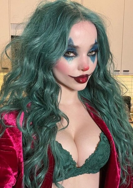 Dove Cameron photo
