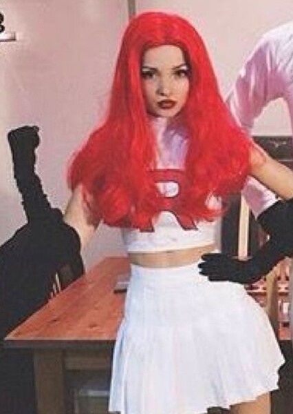 Dove Cameron photo