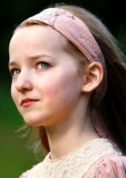 Dove Cameron photo