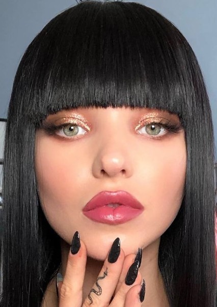 Dove Cameron photo