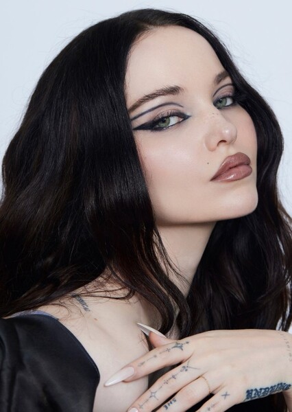 Dove Cameron photo