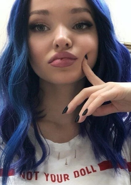 Dove Cameron photo