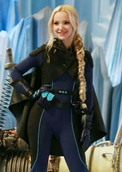 Dove Cameron photo