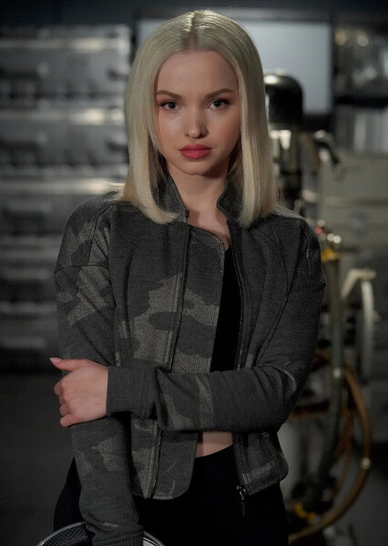 Dove Cameron photo