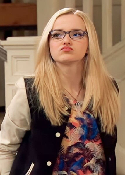 Dove Cameron photo