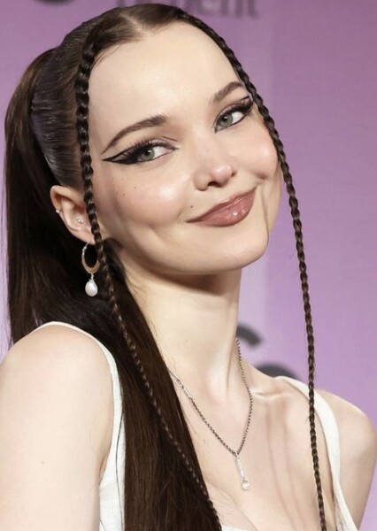 Dove Cameron photo