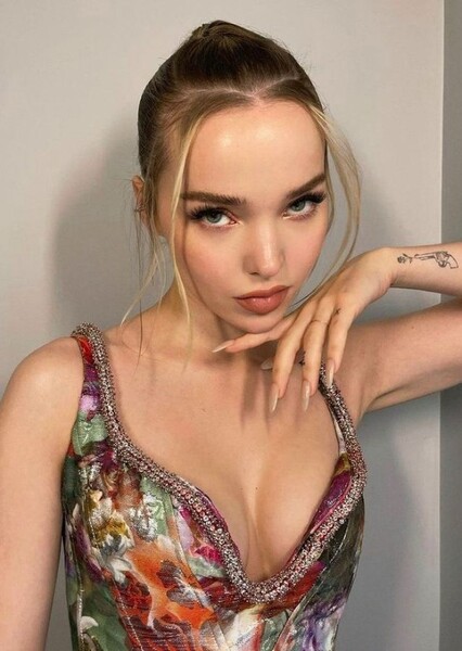 Dove Cameron photo