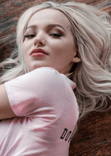 Dove Cameron photo