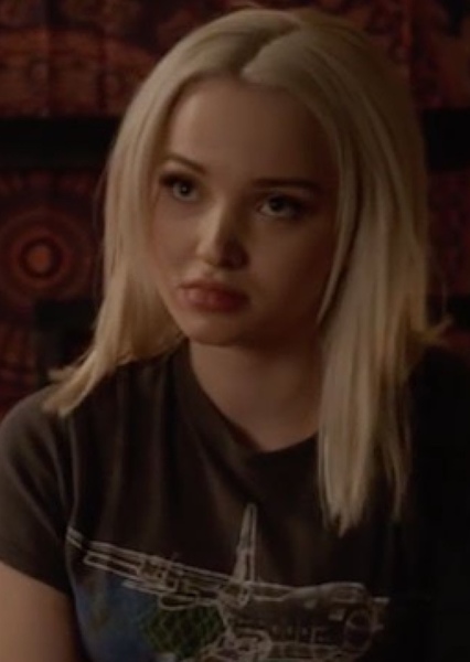 Dove Cameron photo