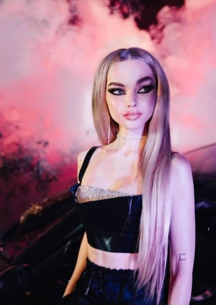 Dove Cameron photo