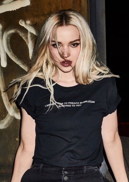 Dove Cameron photo