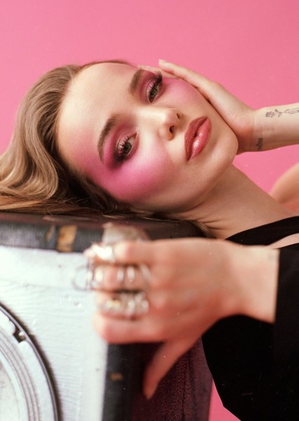 Dove Cameron photo