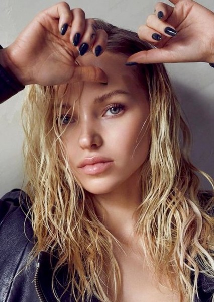 Dove Cameron photo