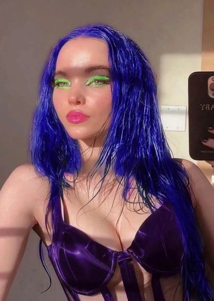 Dove Cameron photo