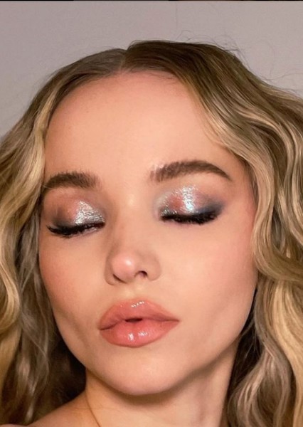 Dove Cameron photo