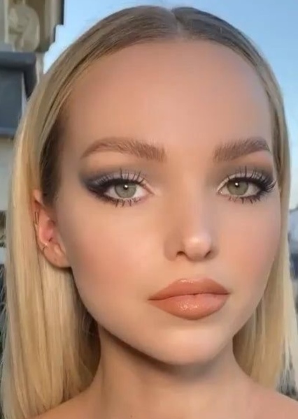 Dove Cameron photo