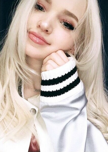 Dove Cameron photo