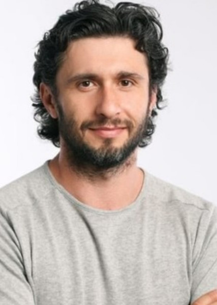 Dragoș Bucur