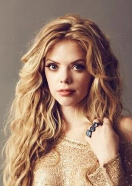 Dreama Walker photo