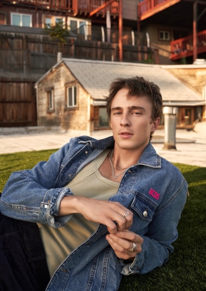 Drew Starkey photo