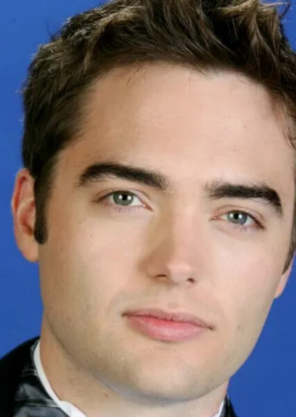 Drew Tyler Bell photo