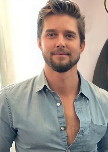 Drew Van Acker photo