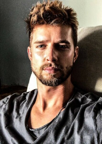 Drew Van Acker photo