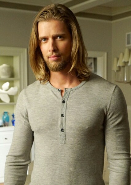 Drew Van Acker photo