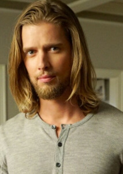 Drew Van Acker photo